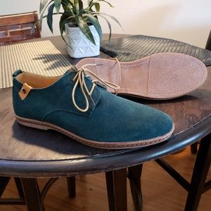 Green dress shoes